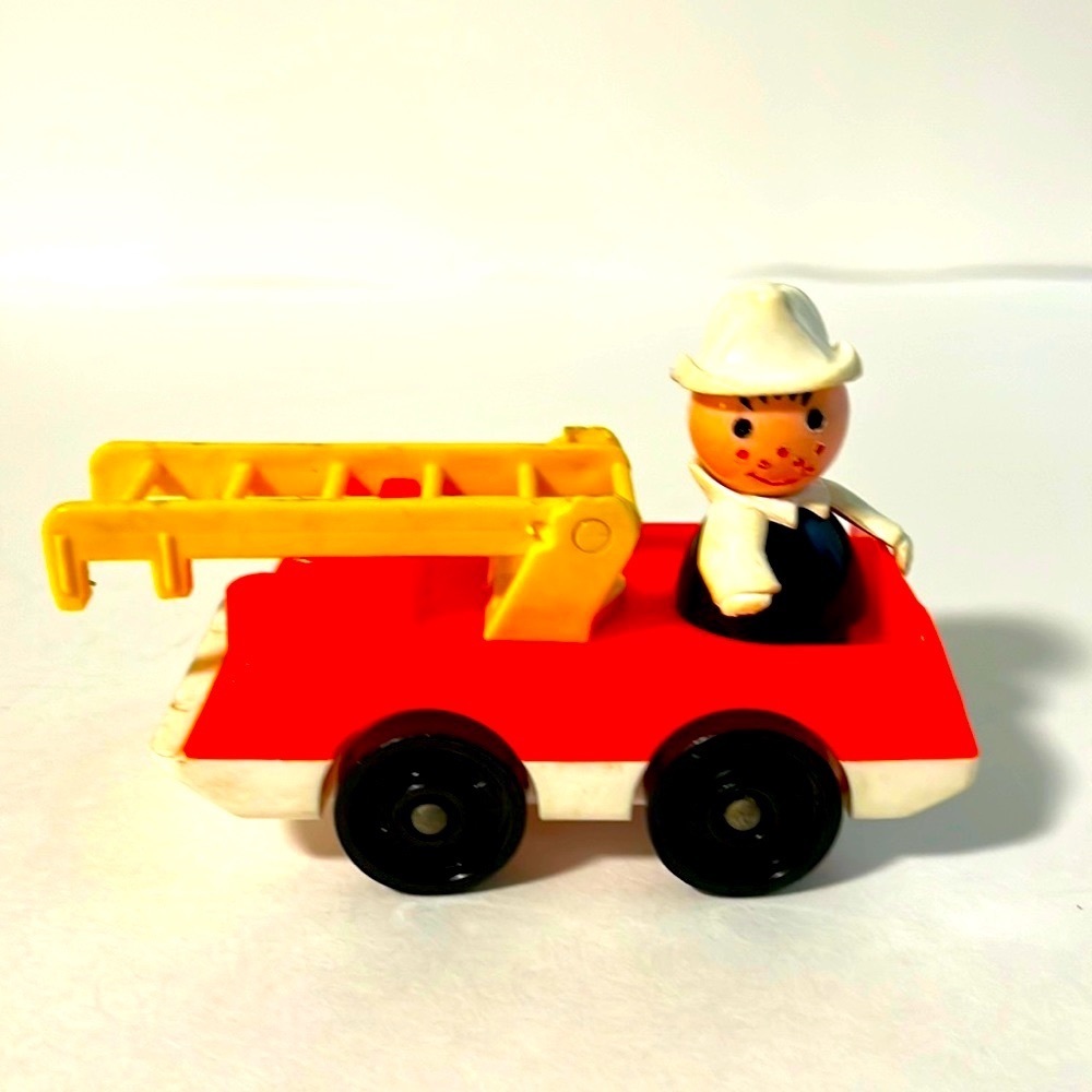 Classic Vintage Fisher-Price Little People Fire Engine Set #124!